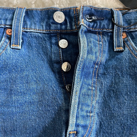 NWT 501 Levi mid thigh demon shorts - Picture 2 of 6